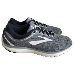 Brooks Flow 7 women’s running Gray / Black Sneakers shoe size 9.5 Medium